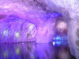 Подземное озеро с худ подсветкой карьер Рускеала.JPG